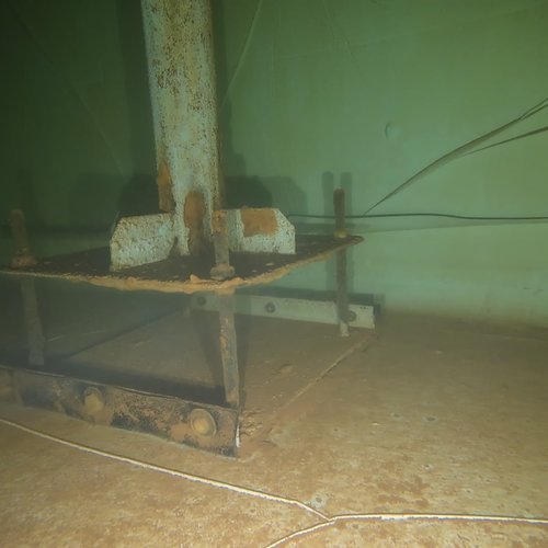 Sprinklertank-Inspektion: Stahltank, 5 Jahre – Rohrschelle Korrosion Bodensicht